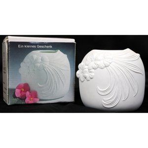 VTG Kaiser Vase 738 R White Bisque Porcelain 3D Flower M Frey West Germany Oval